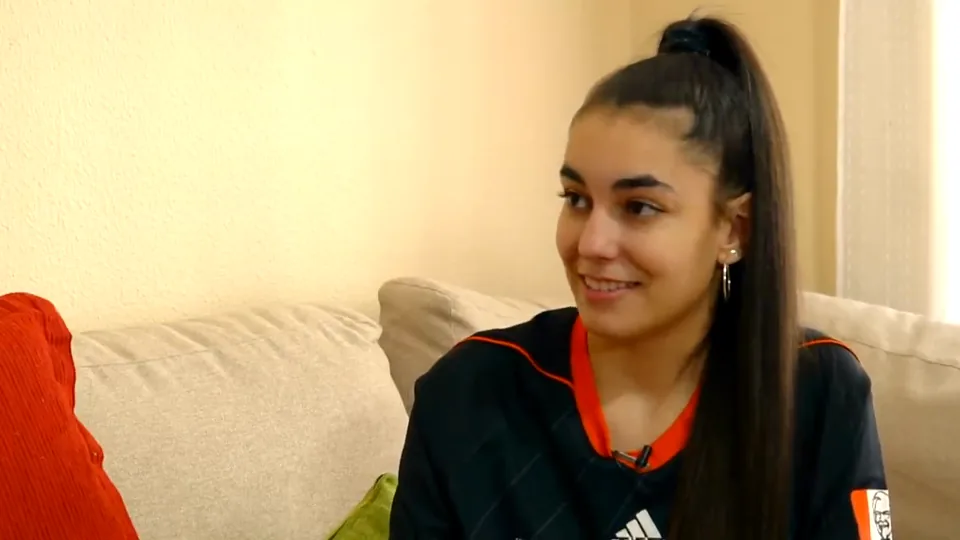 Espe durante la conversación.