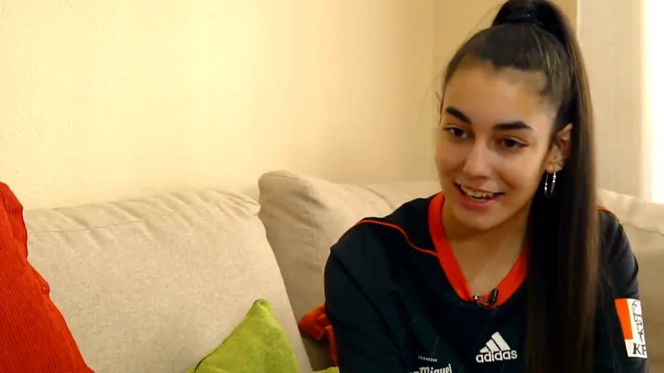 Espe durante la conversación.