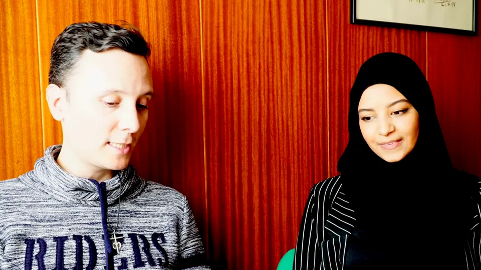 Daniel Pajuelo y Hajar Brown durante la conversación.