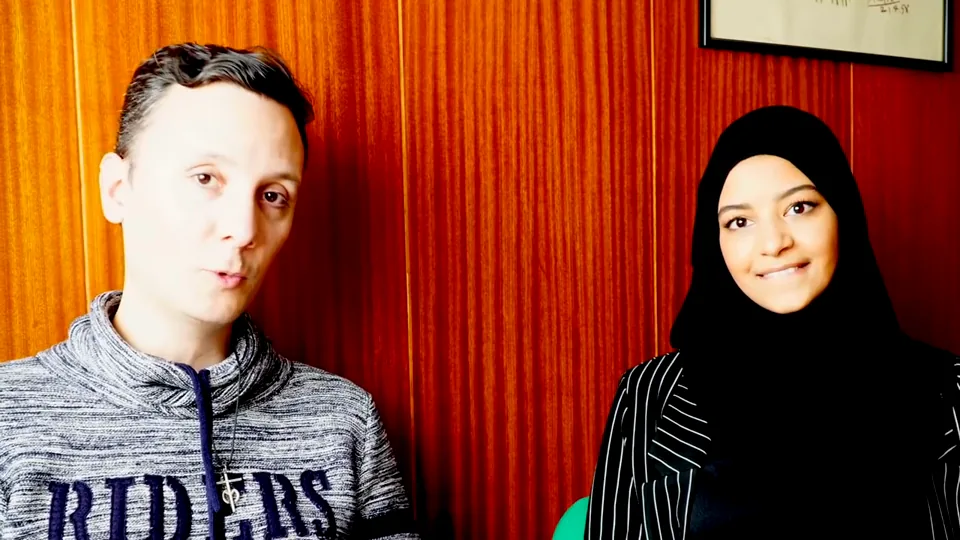 Daniel Pajuelo y Hajar Brown durante la conversación.