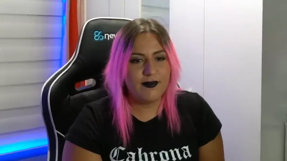 Janire durante la conversación.