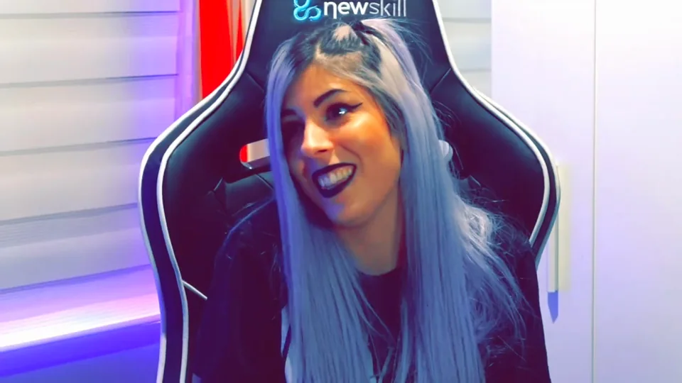 Maylenchan durante la conversación.
