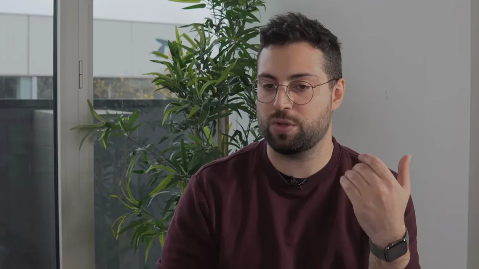 Nate Gentile durante la conversación.