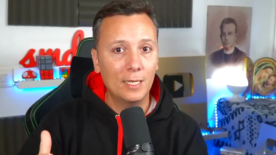 Daniel Pajuelo en el episodio T1E01 de Diálogo Fe y Ciencia