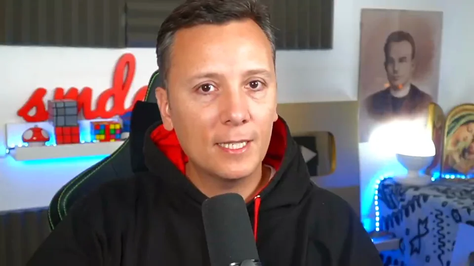 Daniel Pajuelo en el episodio T1E01 de Diálogo Fe y Ciencia