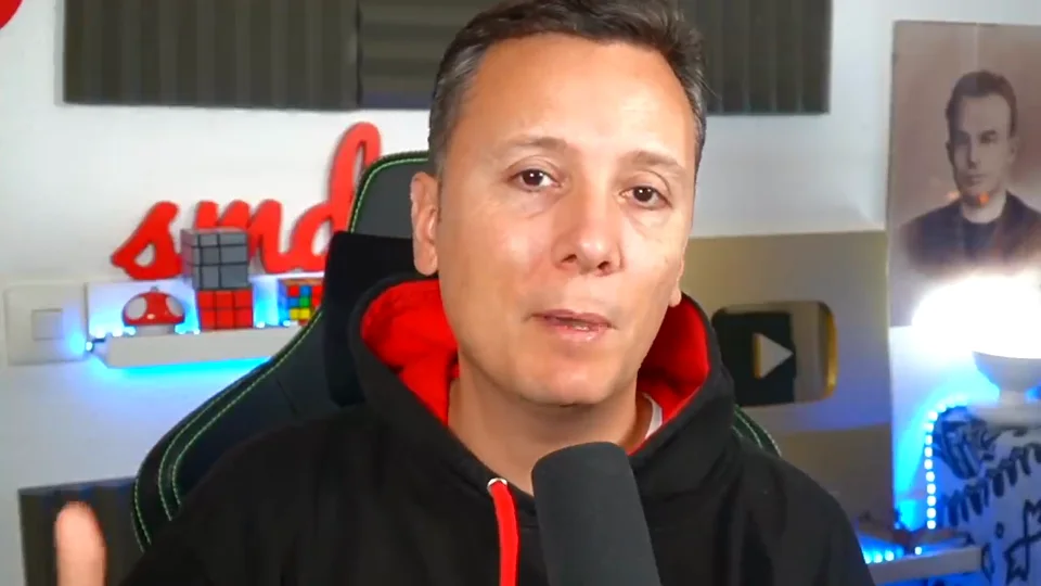 Daniel Pajuelo en el episodio T1E01 de Diálogo Fe y Ciencia