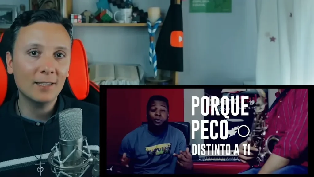 Daniel Pajuelo junto a un recuadro de No Religion que muestra a su intérprete y unas palabras de la canción.