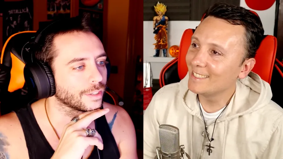 Jordi Wild, con un dedo en la barbilla, y Daniel Pajuelo, sonriente, durante la conversación sobre inteligencia artificial.
